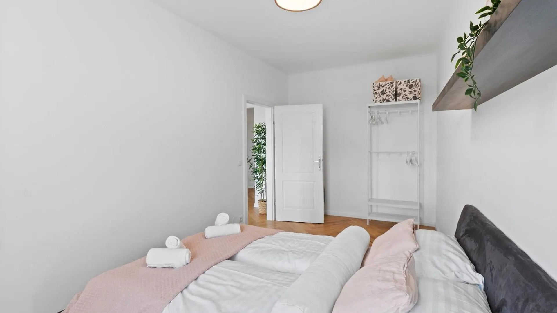 Feelhome-Balkon-Zentrum-6 Gaeste-Wifi-Smart Tv Vienna