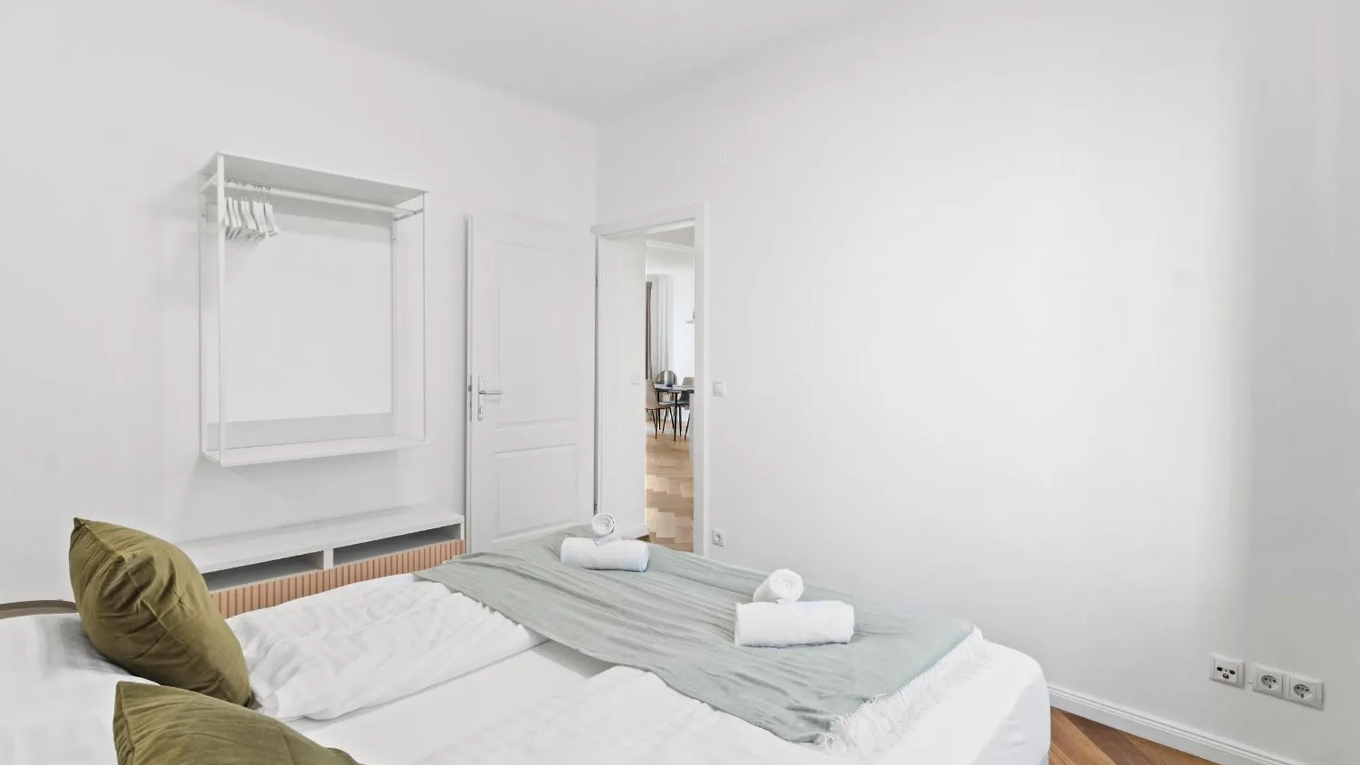 Feelhome-Balkon-Zentrum-6 Gaeste-Wifi-Smart Tv Vienna Austria