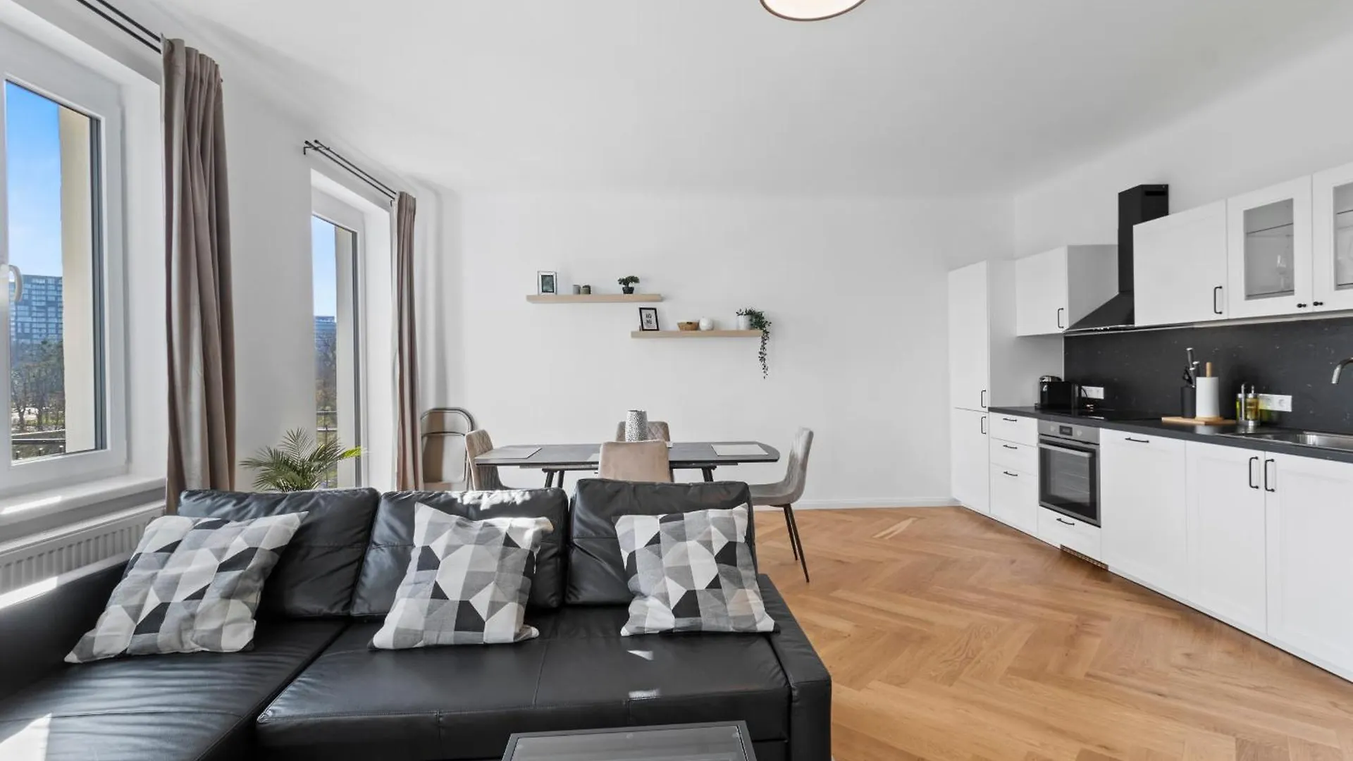 Feelhome-Balkon-Zentrum-6 Gaeste-Wifi-Smart Tv Vienna 0*,