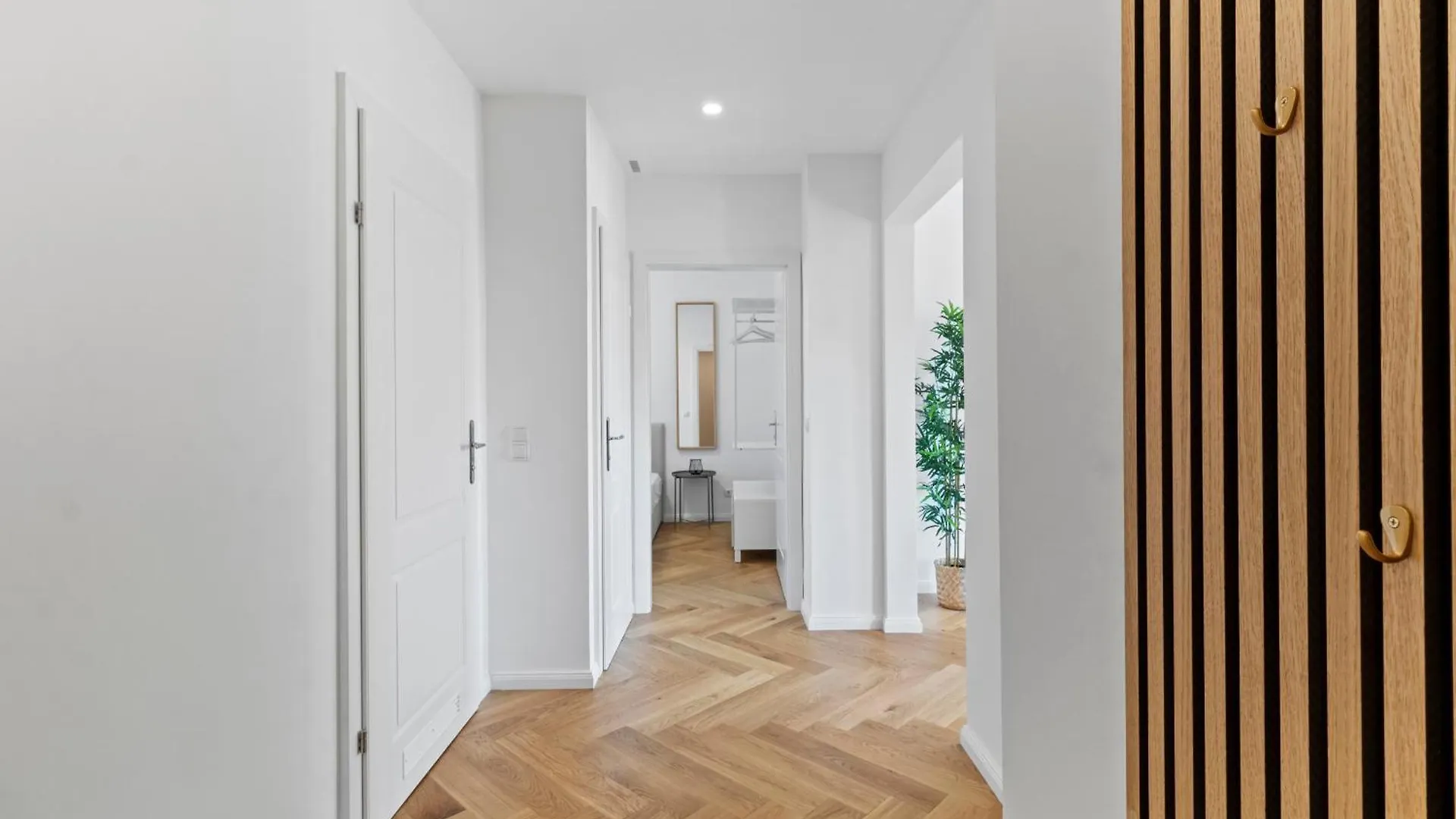 Feelhome-Balkon-Zentrum-6 Gaeste-Wifi-Smart Tv Vienna 0*,  Austria