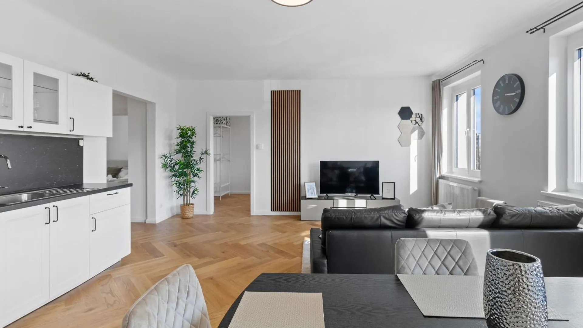 Feelhome-Balkon-Zentrum-6 Gaeste-Wifi-Smart Tv Vienna Apartment
