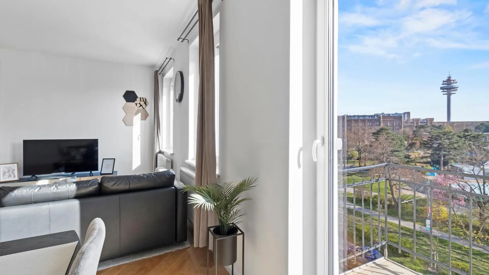 Feelhome-Balkon-Zentrum-6 Gaeste-Wifi-Smart Tv Vienna Apartment